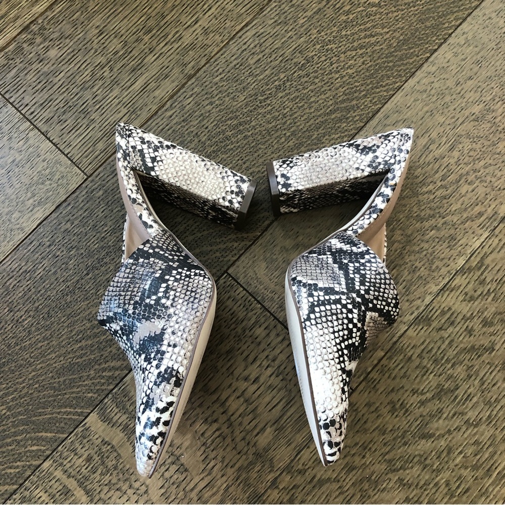 Call it Spring Heels​​ - Picture 5 of 8